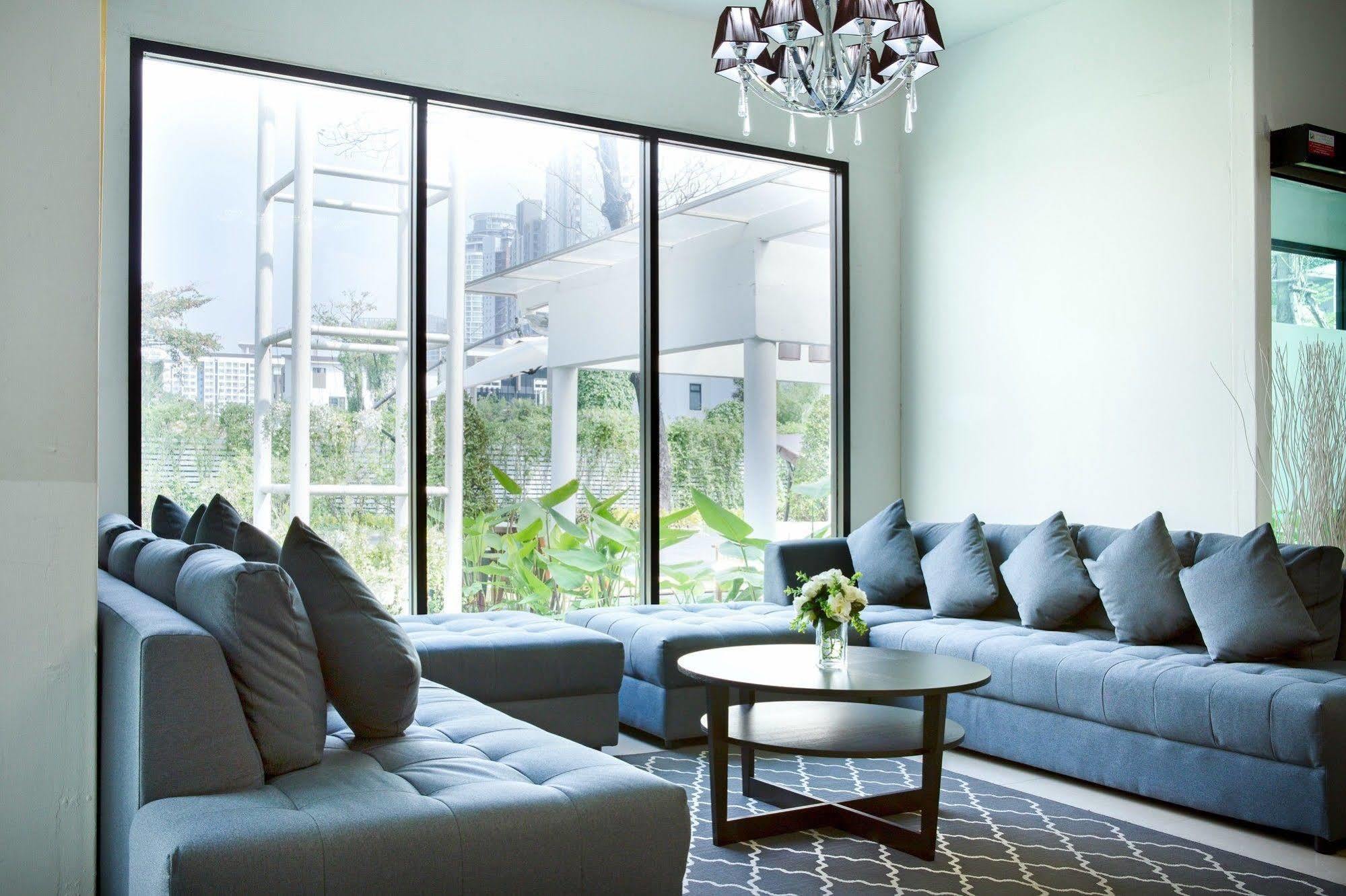 The Capital Resort @ Sukhumvit 50 Bangkok Exterior foto A living room