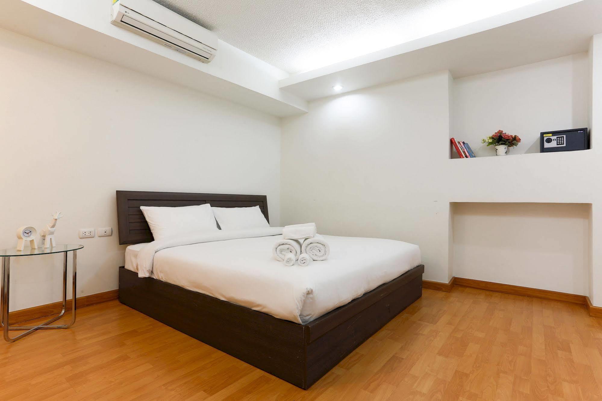 The Capital Resort @ Sukhumvit 50 Bangkok Exterior foto A bedroom at the hotel